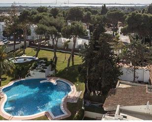 Piscina de Apartament de lloguer en El Puerto de Santa María amb Aire condicionat i Terrassa