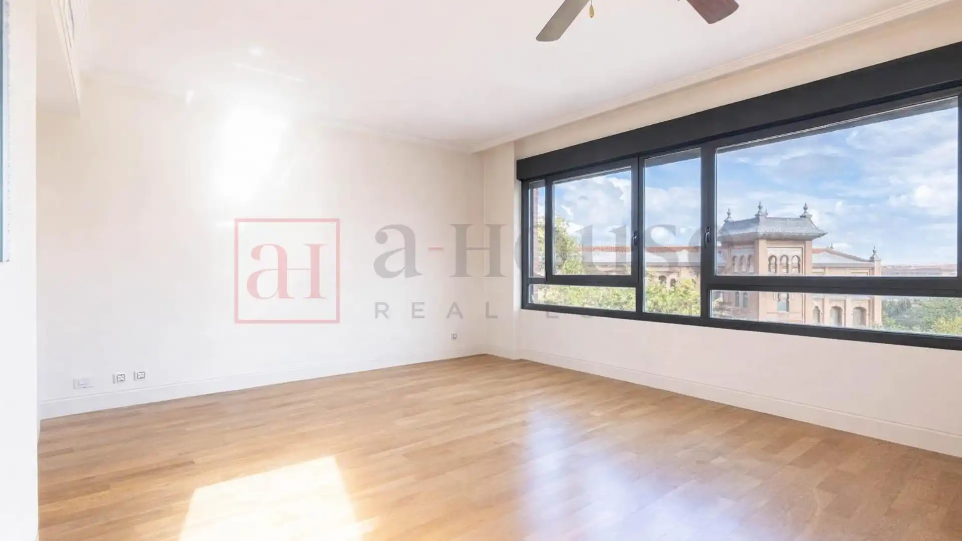 Dormitori de Estudi en venda en  Madrid Capital amb Aire condicionat, Calefacció i Traster