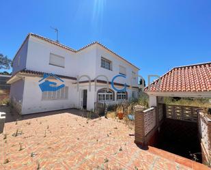 Vista exterior de Casa o xalet en venda en San Roque amb Terrassa