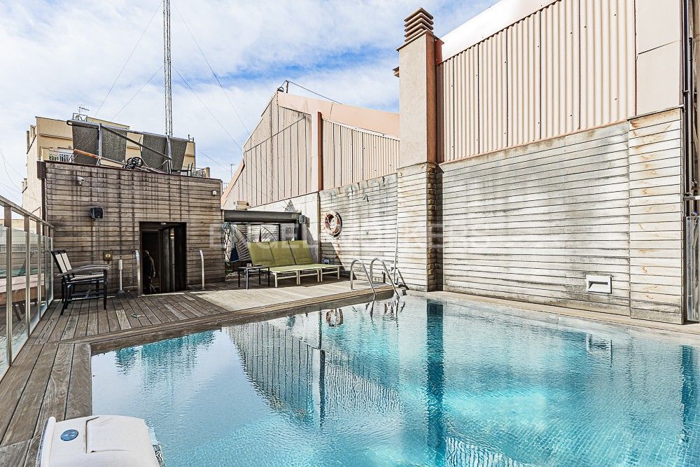 Piscina de Casa o chalet en venta en  Barcelona Capital con Aire acondicionado, Calefacción y Jardín privado