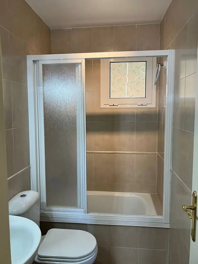 Badezimmer von Wohnung zum Verkauf in Chipiona mit Balkon