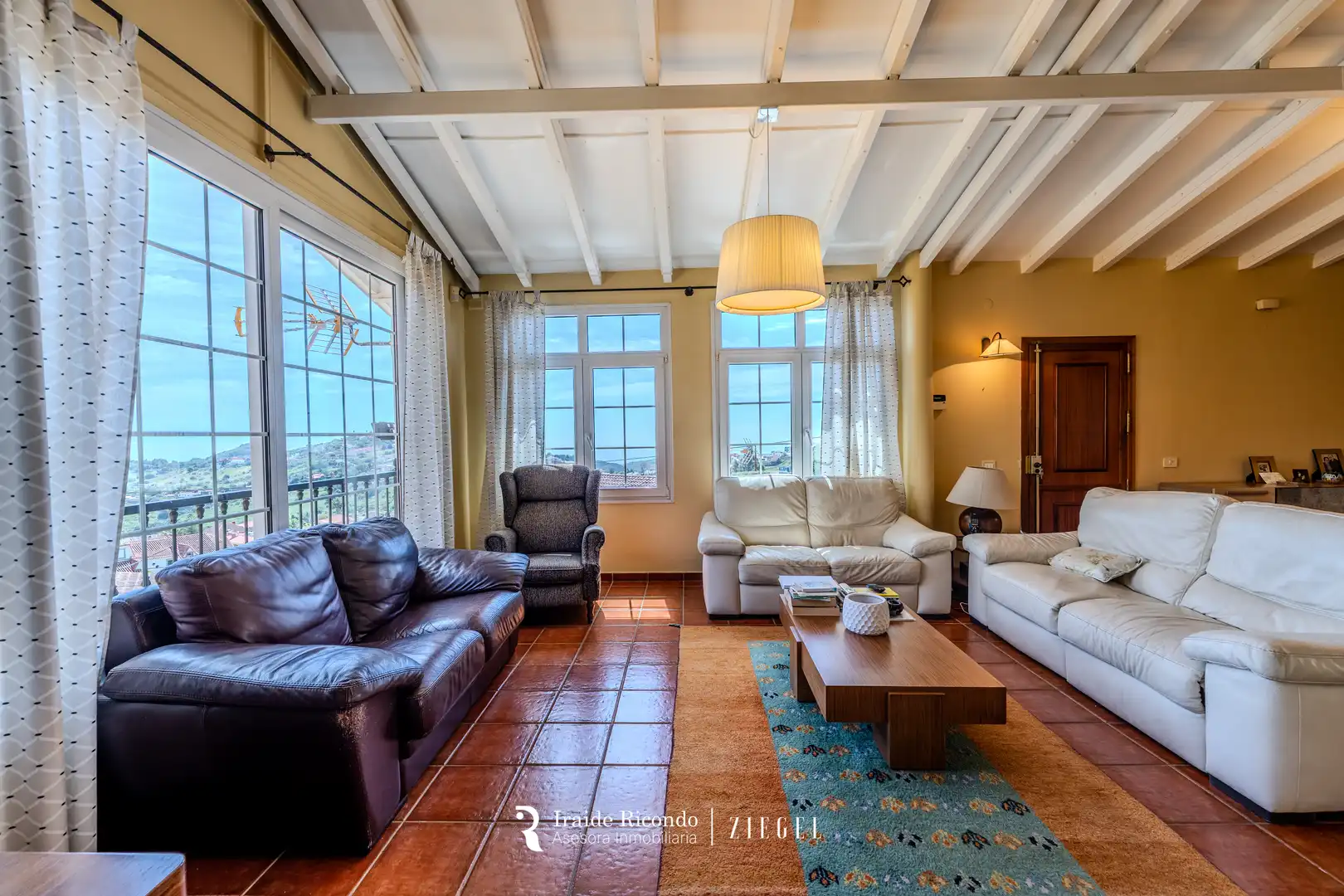 Living room of Houses for sale in Santa Brígida  with Air Conditioner, Private garden and Terrace