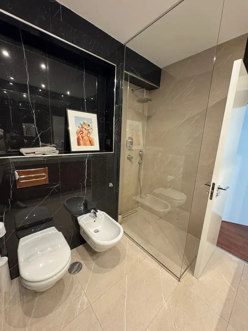 Badezimmer von Wohnung zur Miete in Madrid mit Klimaanlage, Heizung und Möbliert