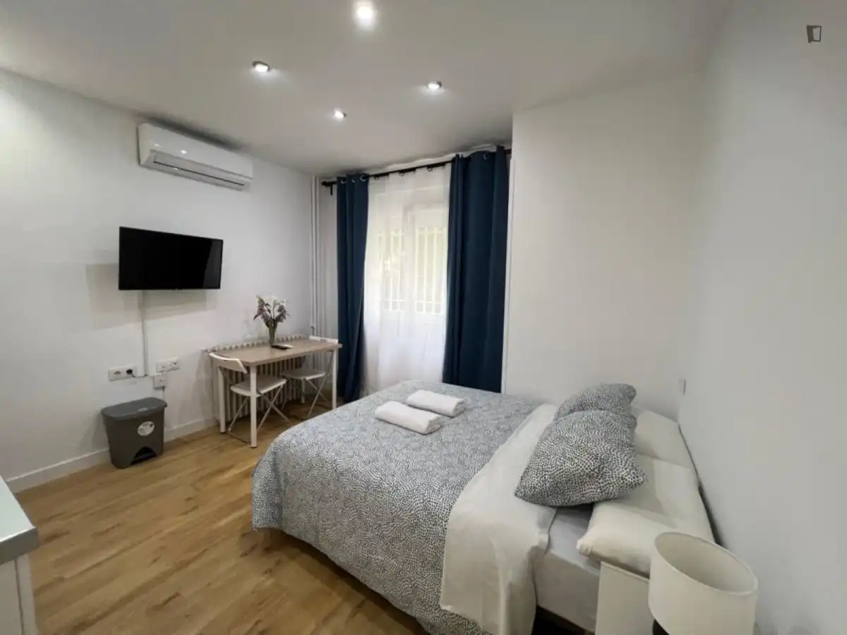 Habitación de Estudio de alquiler en Madrid con Aire acondicionado, Calefacción y Amueblado