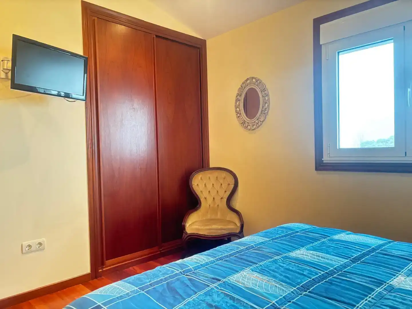 Dormitori de Casa o xalet de lloguer en Cangas  amb Jardí privat, Parquet i Moblat
