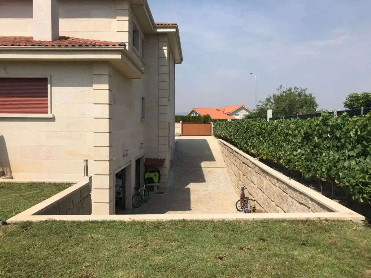 Parkplatz von Haus oder Chalet zum Verkauf in Verín mit Heizung, Privatgarten und Schwimmbad