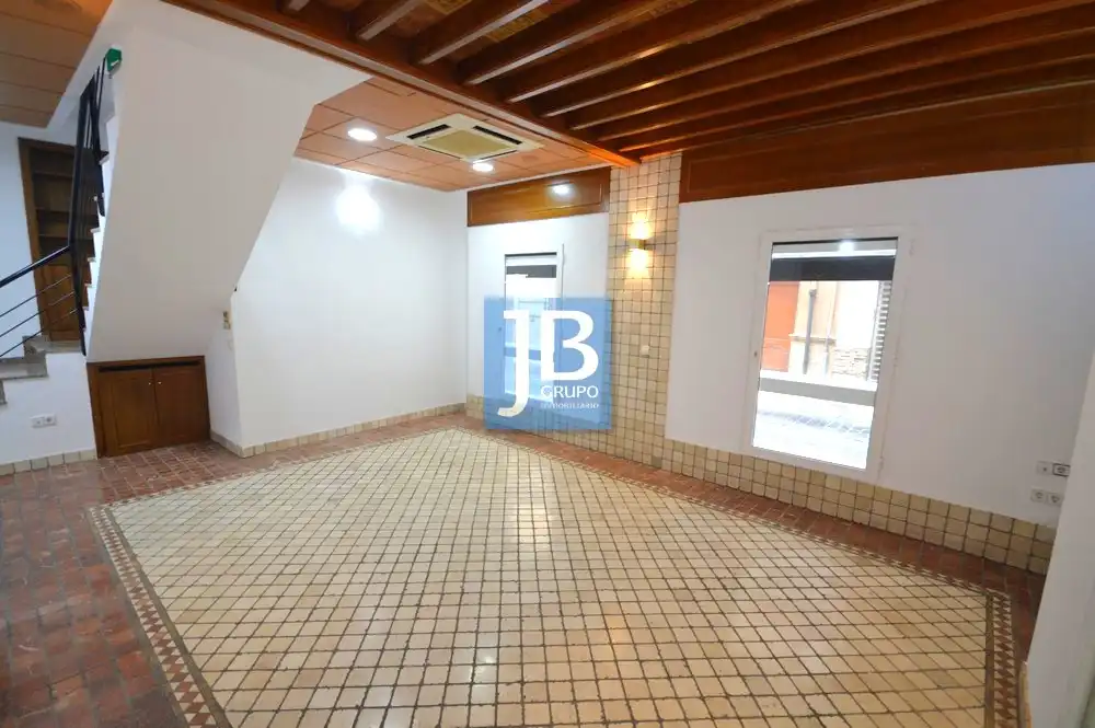 Local comercial de lloguer a Plaça de la Bassa, imagen 2