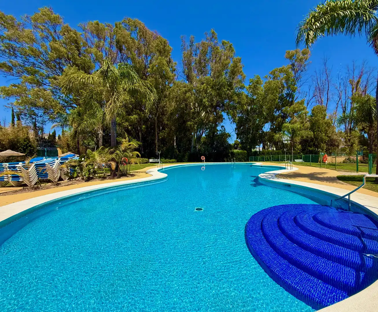 Schwimmbecken von Maisonette zur Miete in Marbella mit Heizung, Abstellraum und Schwimmbad