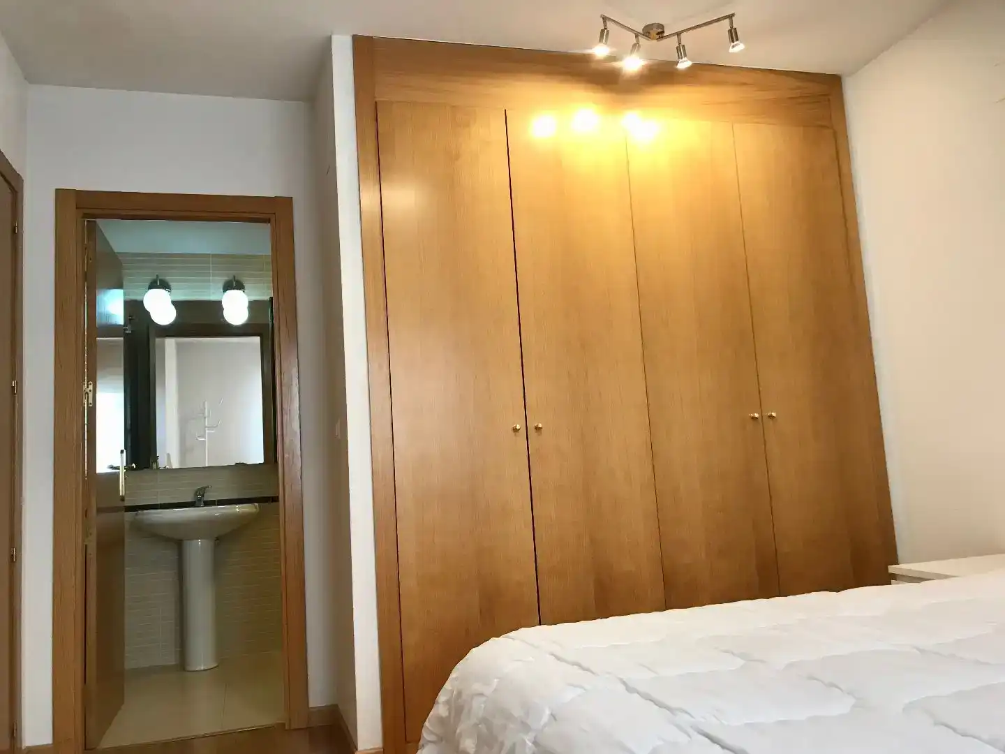 Dormitori de Pis en venda en El Tiemblo  amb Aire condicionat, Parquet i Moblat