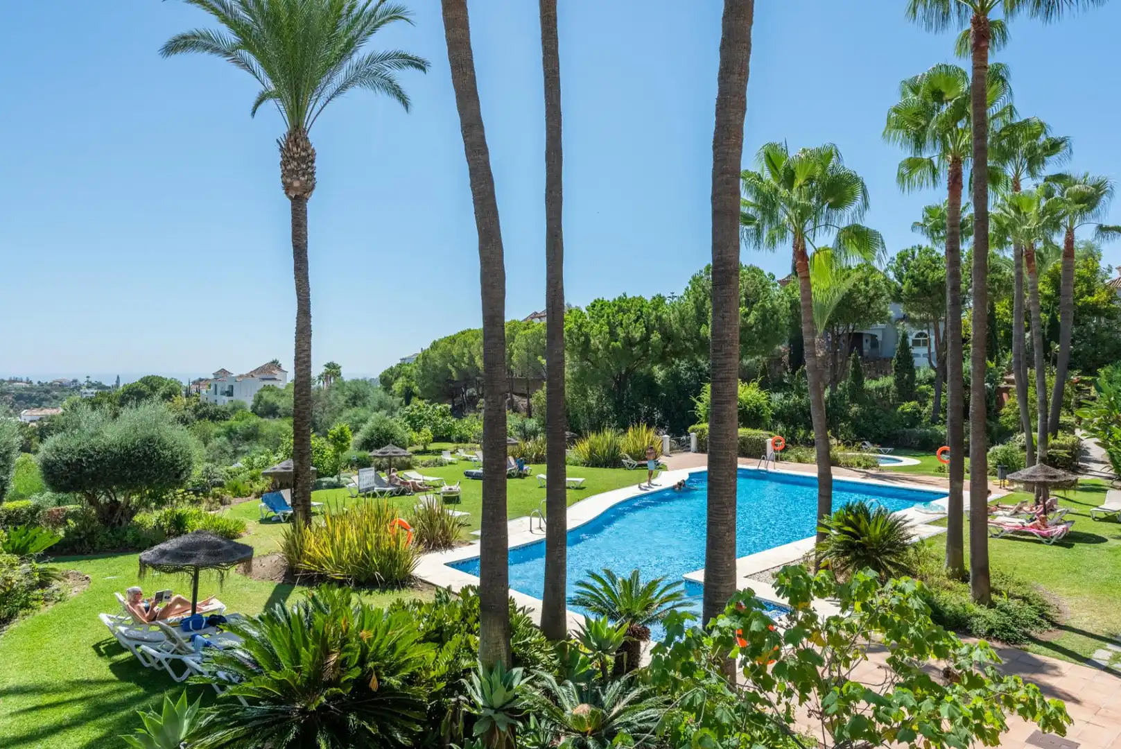 Jardín de Apartamento de alquiler en Benahavís con Aire acondicionado, Terraza y Piscina