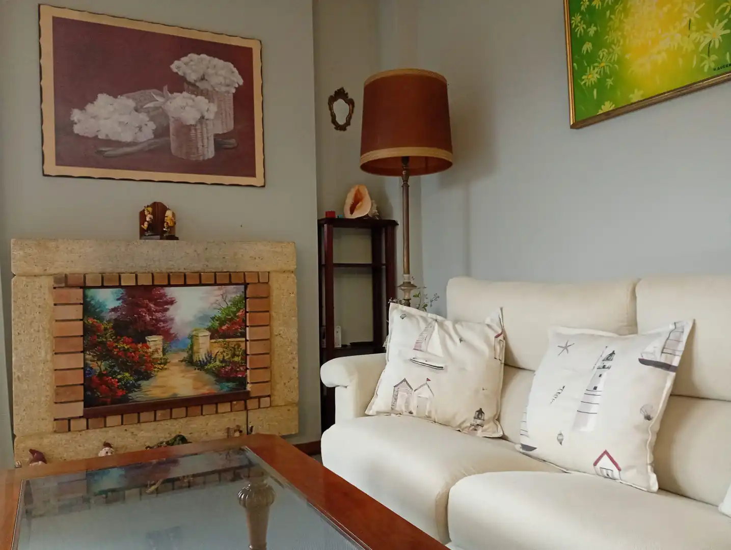 Sala d'estar de Casa adosada en venda en Gijón  amb Calefacció, Jardí privat i Terrassa