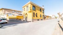 Vista exterior de Casa o xalet en venda en Fuente Vaqueros amb Aire condicionat, Terrassa i Piscina