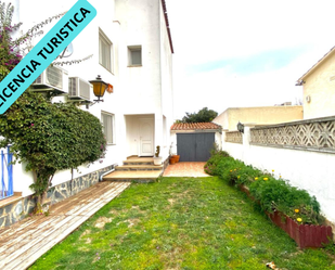 Vista exterior de Casa o xalet en venda en Empuriabrava amb Aire condicionat, Terrassa i Piscina