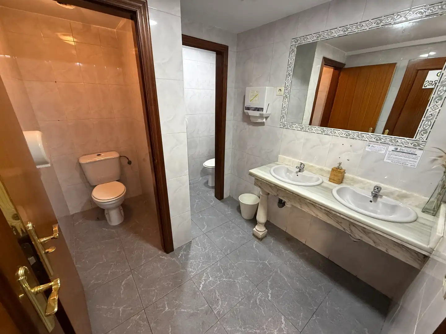Bany de Edifici en venda en Siero amb Alarma