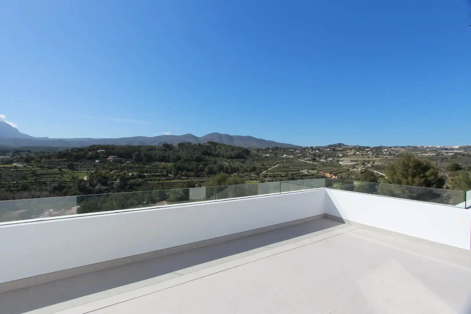 Terrasse von Haus oder Chalet zum Verkauf in Calpe / Calp mit Klimaanlage, Heizung und Privatgarten