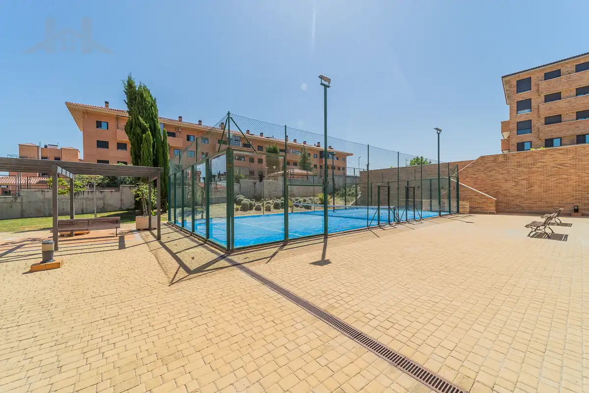 Piscina de Pis en venda en Navalcarnero amb Aire condicionat, Calefacció i Parquet