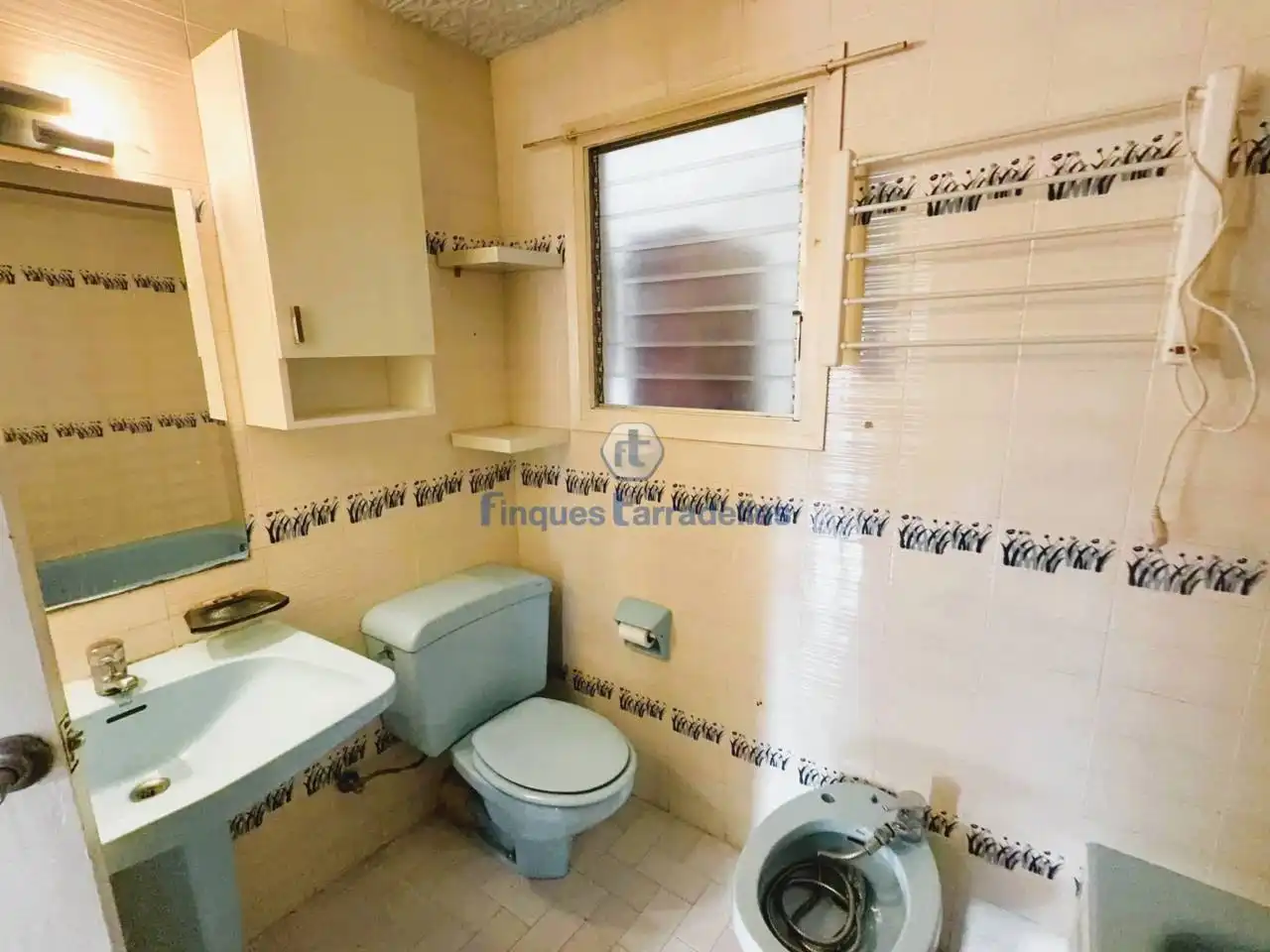 Badezimmer von Wohnung zum Verkauf in Pineda de Mar mit Klimaanlage und Balkon