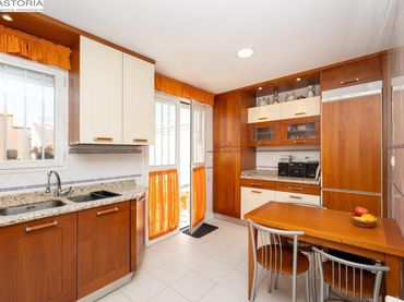 Casa a schiera con balcone in vendita a Avenida Avenida Murcia 15