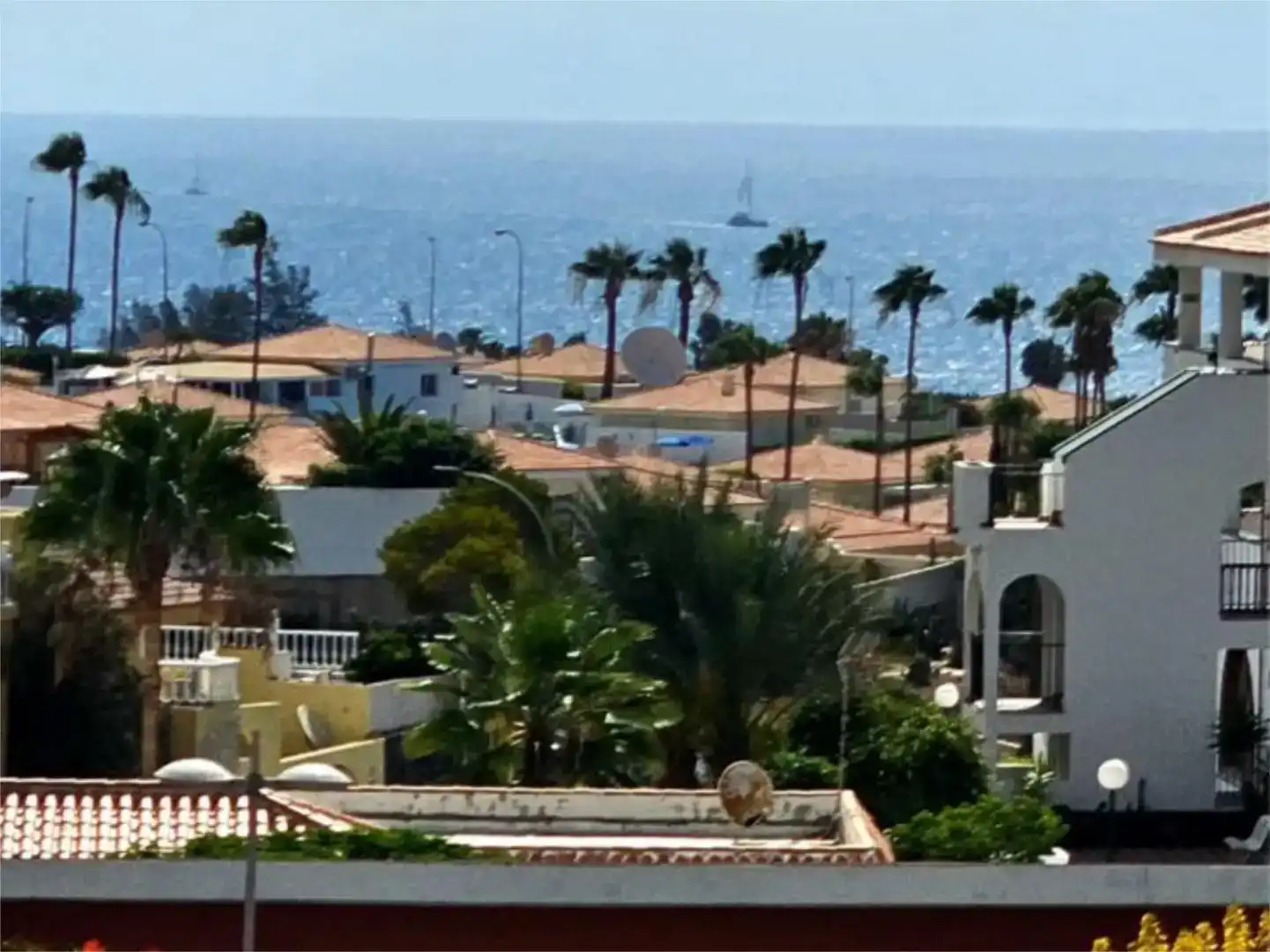 Vista exterior de Casa o xalet en venda en Adeje amb Aire condicionat, Jardí privat i Traster