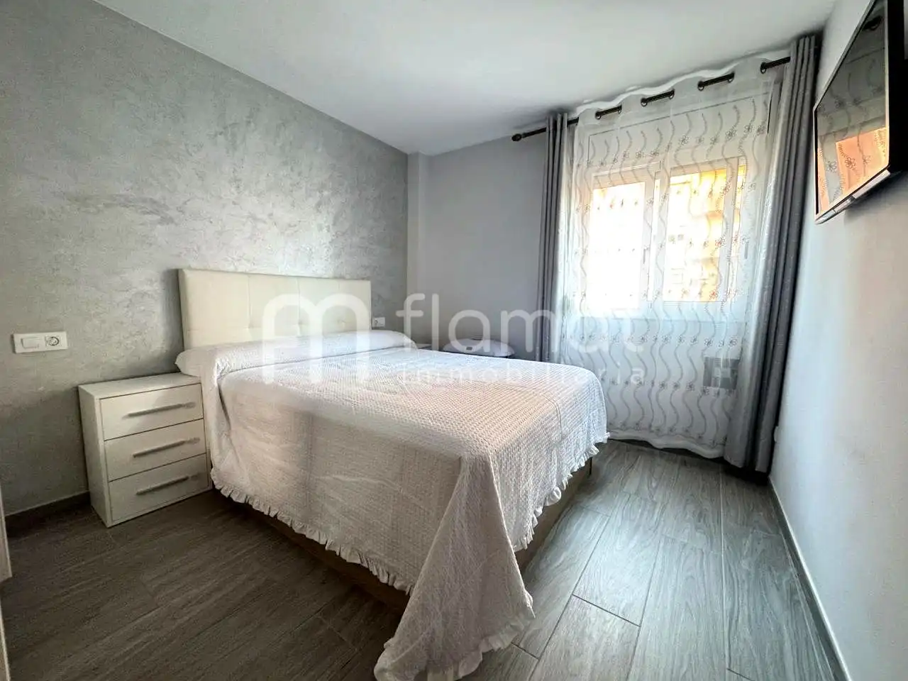 Bedroom of Flat for sale in Figueres