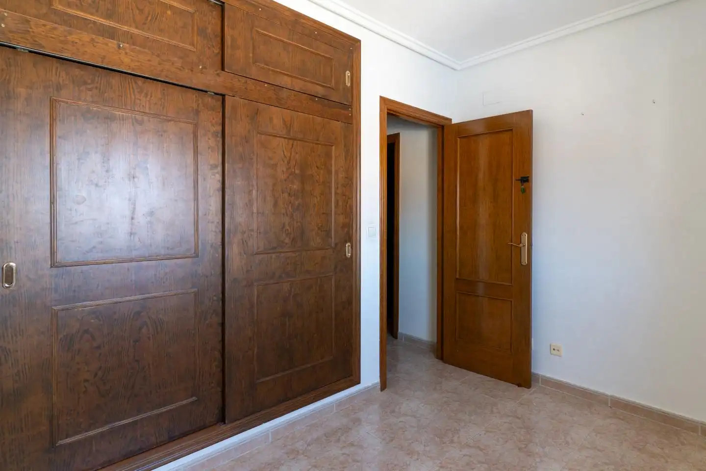 Einfamilien-Reihenhaus zum Verkauf in Santa Pola mit Klimaanlage, Privatgarten und Terrasse