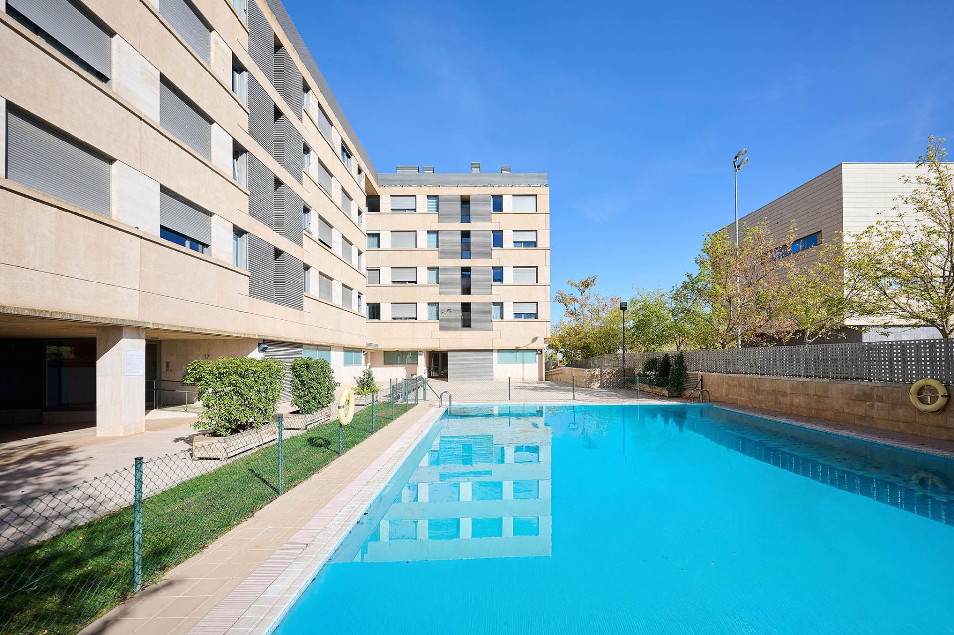 Swimming pool of Flat for sale in  Logroño  with Air Conditioner, Heating and Parquet flooring