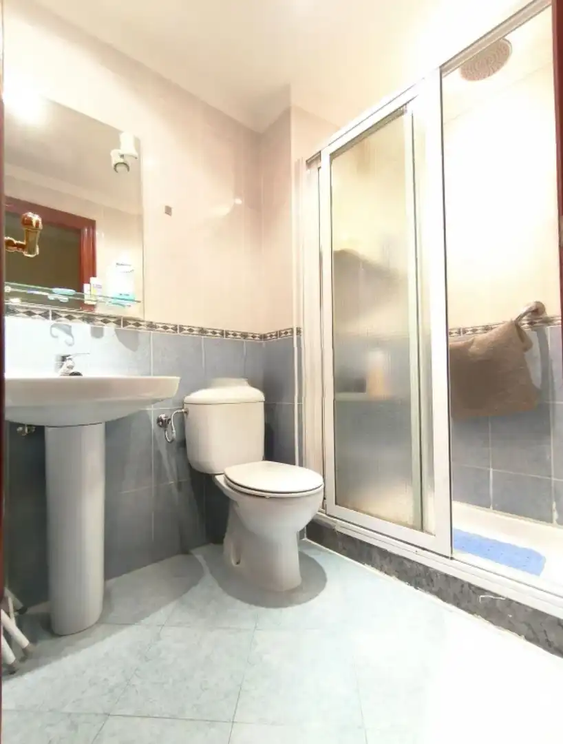 Bathroom of Flat for sale in Salamanca  with Heating and Parquet flooring