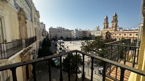 AMPLIA VIVIENDA EN PLAZA DE SAN ANTONIO