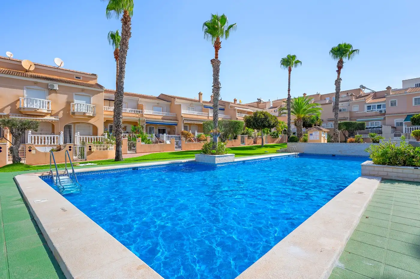 Piscina de Casa adosada en venda en Rojales amb Calefacció, Terrassa i Piscina comunitària