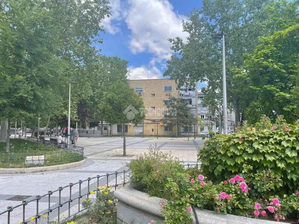 Vista exterior de Piso en venta en Parla con Aire acondicionado, Calefacción y Alarma