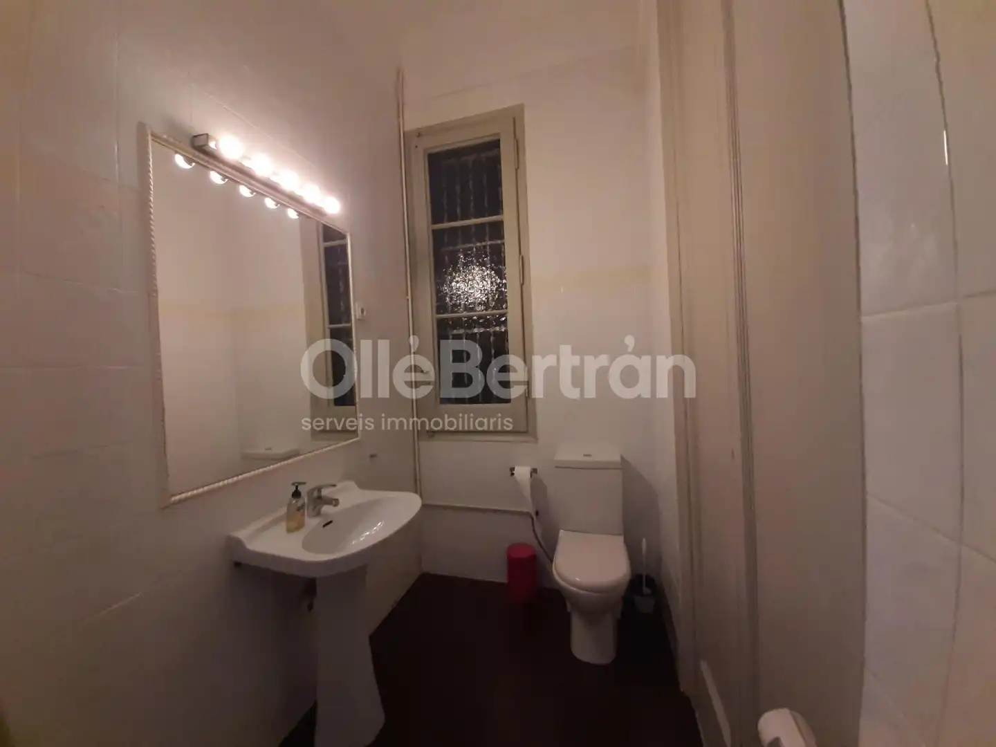 Baño de Oficina de alquiler en Barcelona