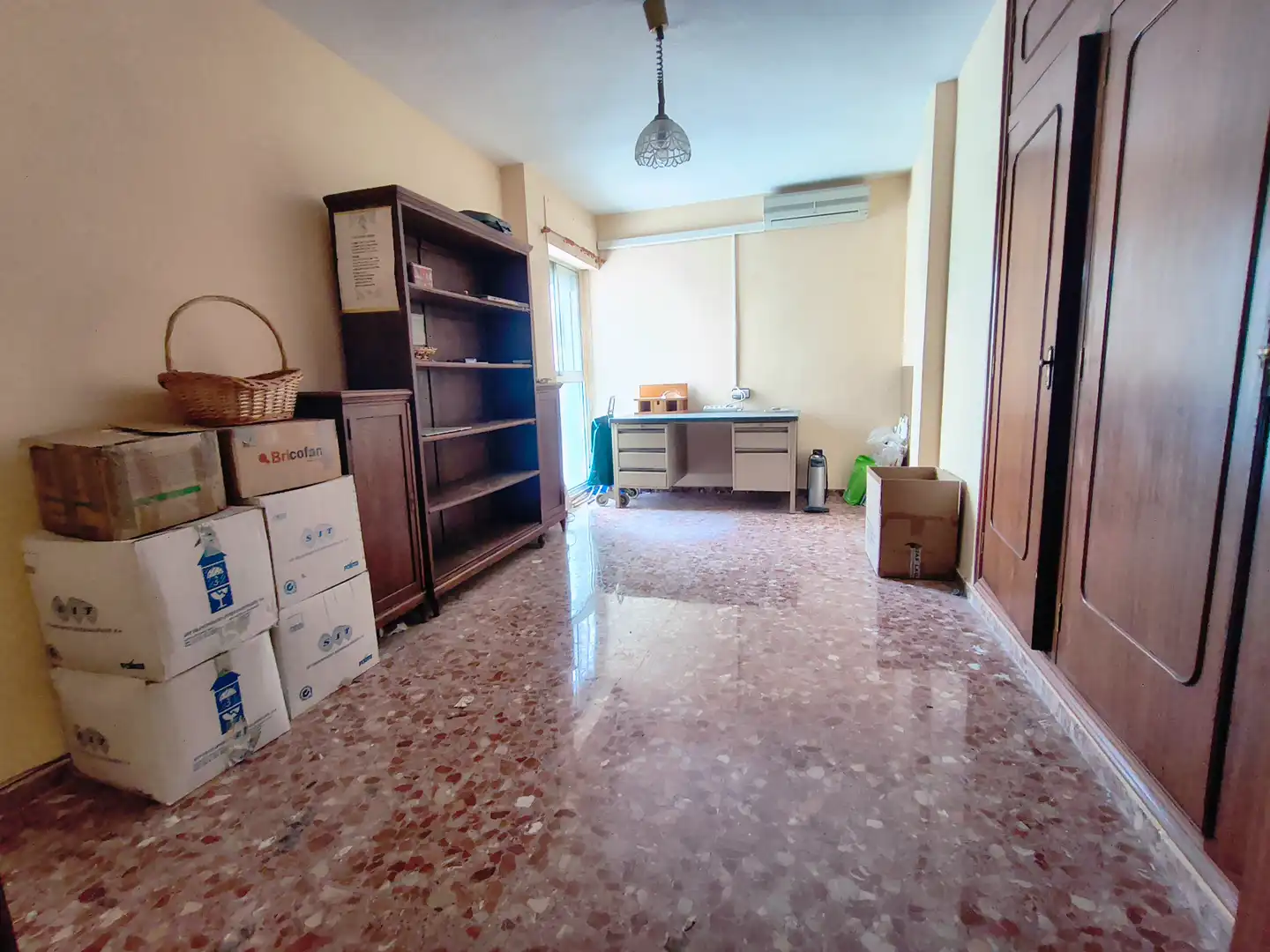 Wohnung zum Verkauf in Alicante / Alacant mit Klimaanlage, Terrasse und Abstellraum