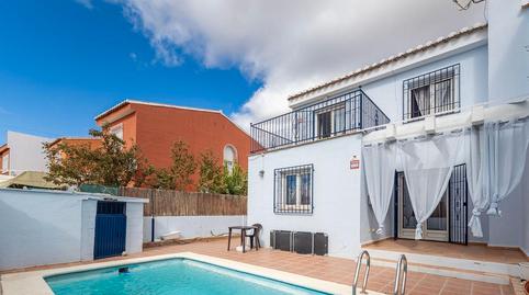 Foto 2 de Casa adosada en venda a Calle Hella, Jun, Granada