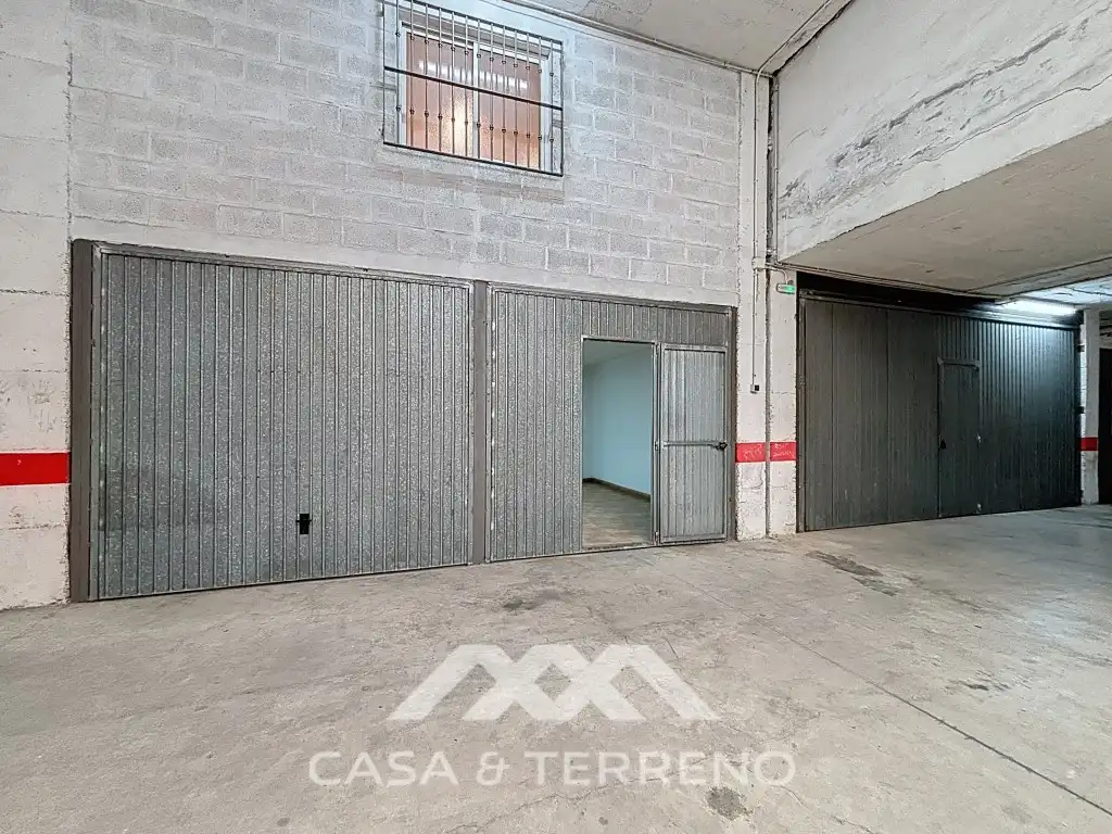 Aparcament de Casa adosada en venda en Vélez-Málaga amb Aire condicionat, Piscina i Microones