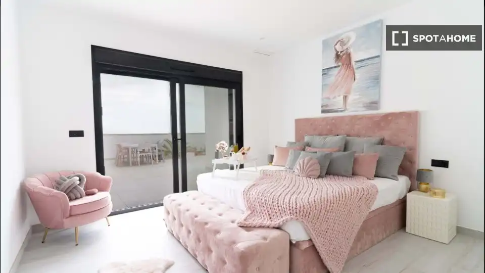 Habitación de Apartamento para compartir en Finestrat con Aire acondicionado, Terraza y Amueblado