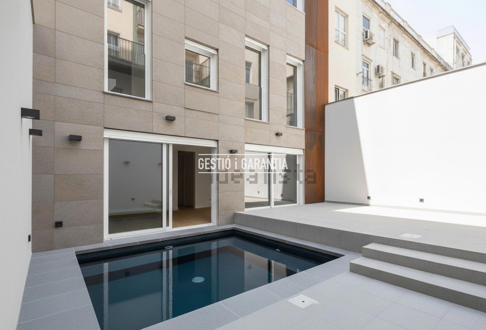 Swimming pool of Duplex for sale in  Barcelona Capital  with Air Conditioner, Terrace and Swimming Pool