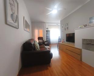 Sala d'estar de Pis en venda en L'Hospitalet de Llobregat amb Calefacció i Balcó