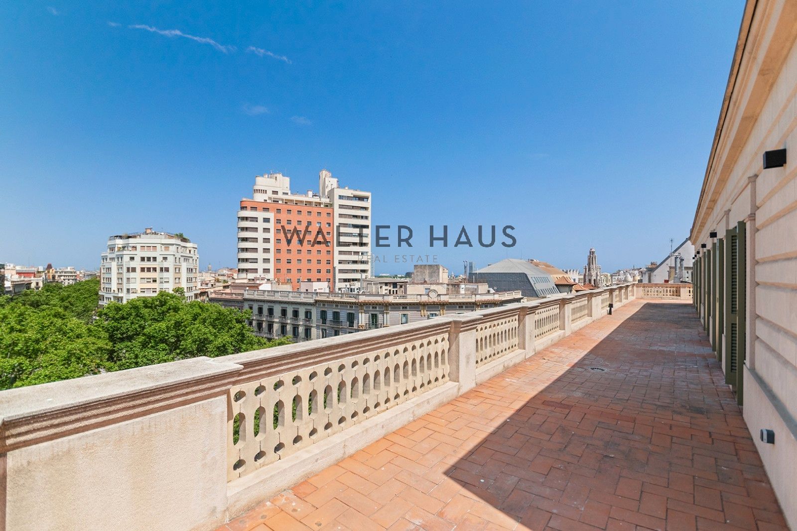 Exterior view of Flat for sale in  Barcelona Capital  with Air Conditioner, Heating and Terrace