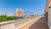 Exterior view of Flat for sale in  Barcelona Capital  with Air Conditioner, Heating and Terrace