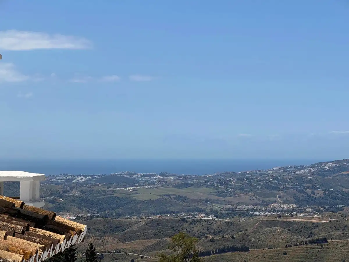 Außenansicht von Einfamilien-Reihenhaus zum Verkauf in Mijas mit Klimaanlage, Privatgarten und Terrasse