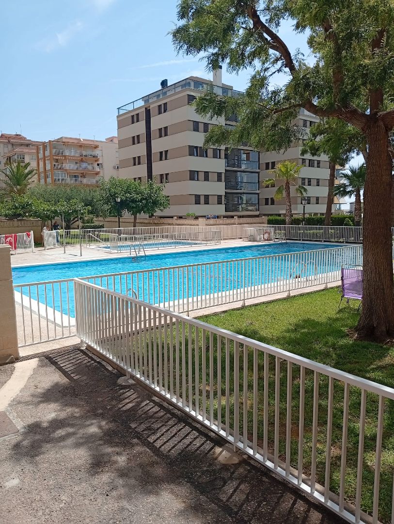 Piscina de Apartament en venda en Benicasim / Benicàssim amb Aire condicionat, Jardí privat i Parquet