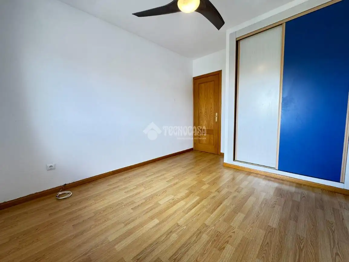 Bedroom of Flat for sale in Ontígola  with Air Conditioner and Heating