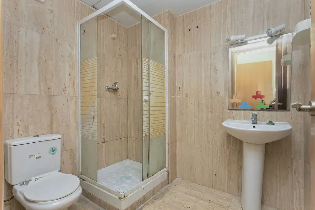 Baño de Casa o chalet en venta en Cornellà de Llobregat con Aire acondicionado