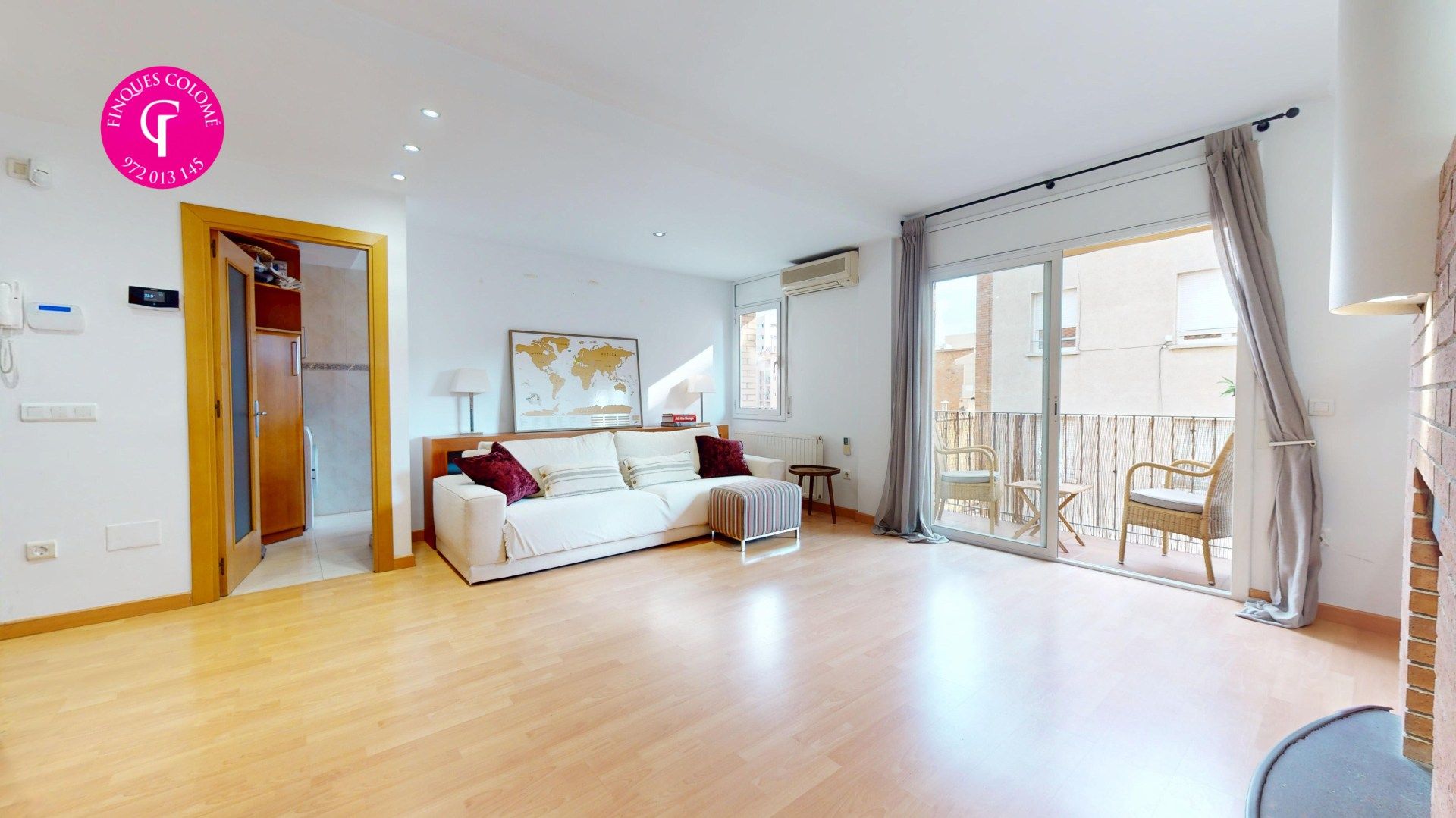 Living room of Flat for sale in Girona Capital  with Heating and Balcony