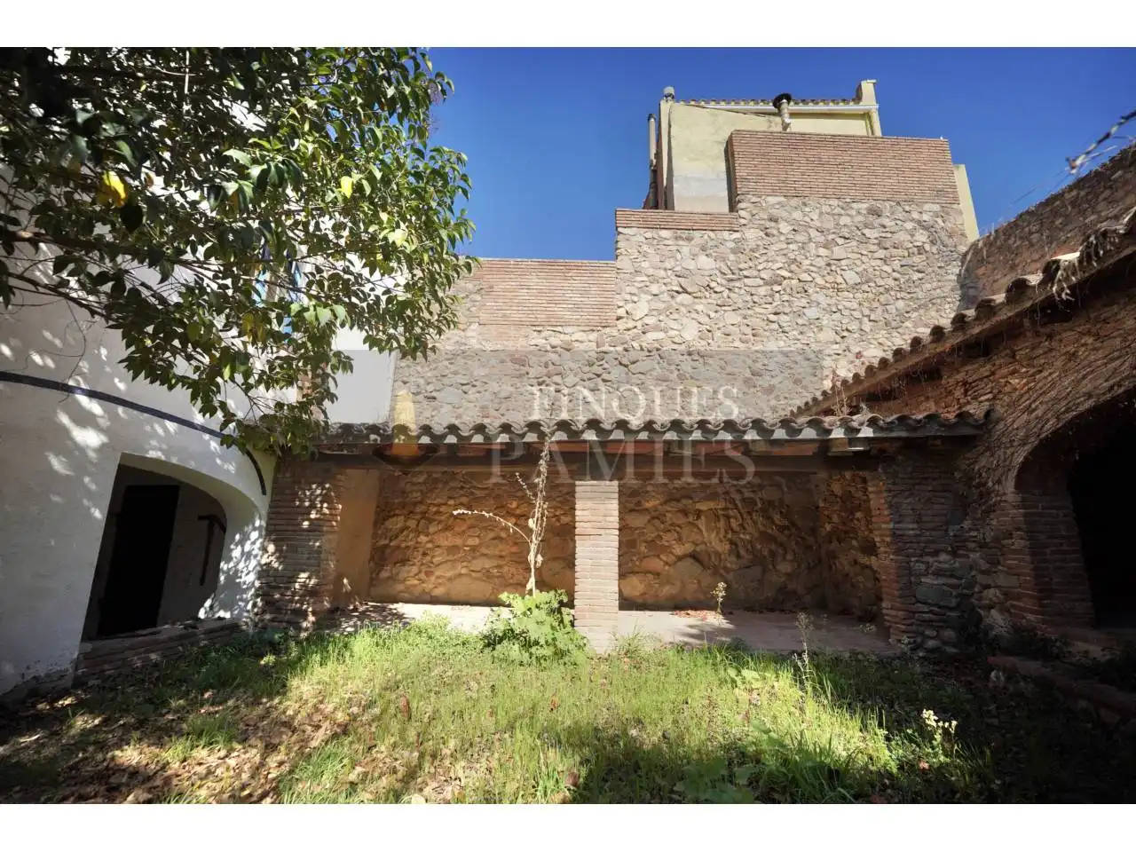 Exterior view of Houses for sale in Vilaplana  with Terrace