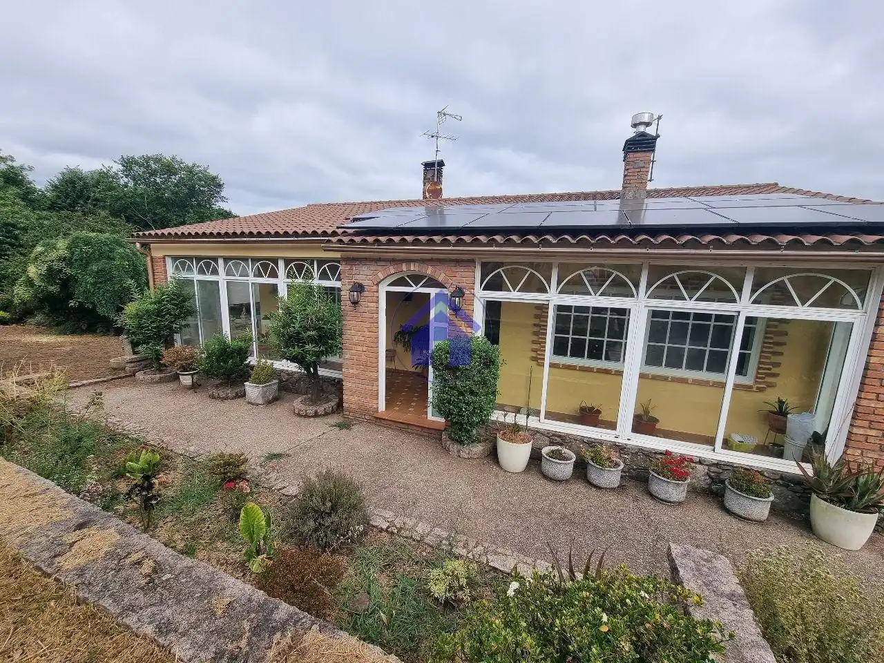 Vista exterior de Casa o xalet en venda en Gondomar amb Calefacció, Jardí privat i Moblat