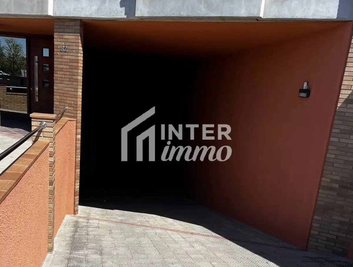 Individual for sale in Calle alle Emporda - Vía Emporitana, 82, imagen 2