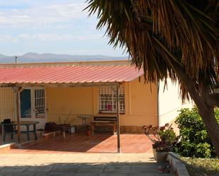 Vista exterior de Casa o xalet en venda en Domeño amb Aire condicionat, Terrassa i Piscina