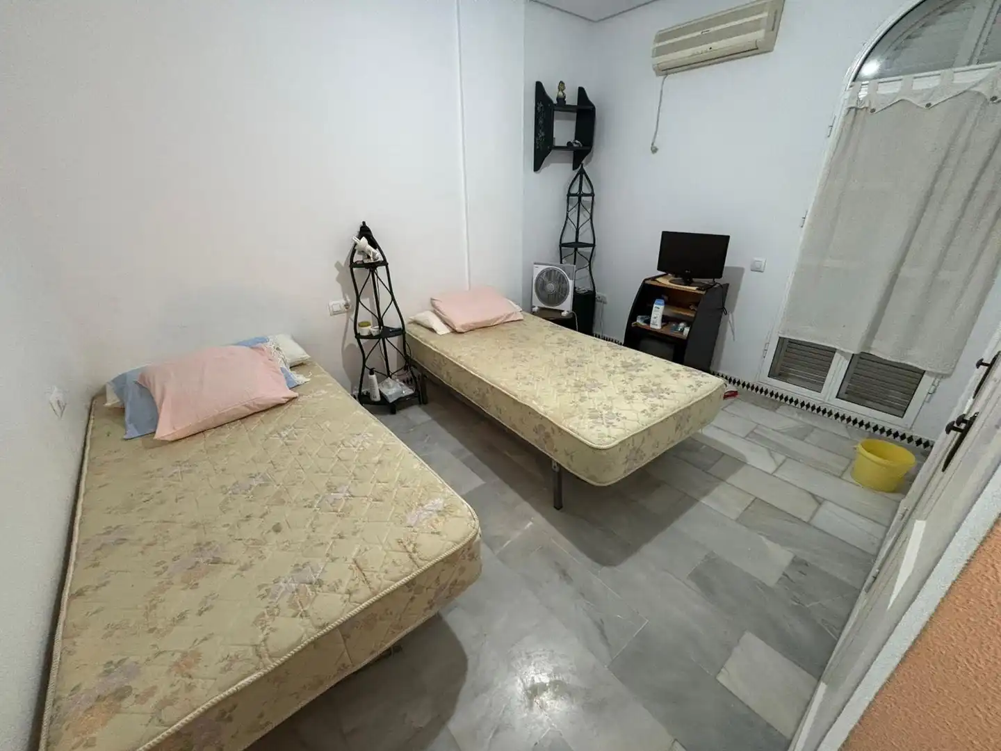 Dormitori de Casa adosada en venda en Chiclana de la Frontera amb Terrassa, Balcó i Piscina comunitària