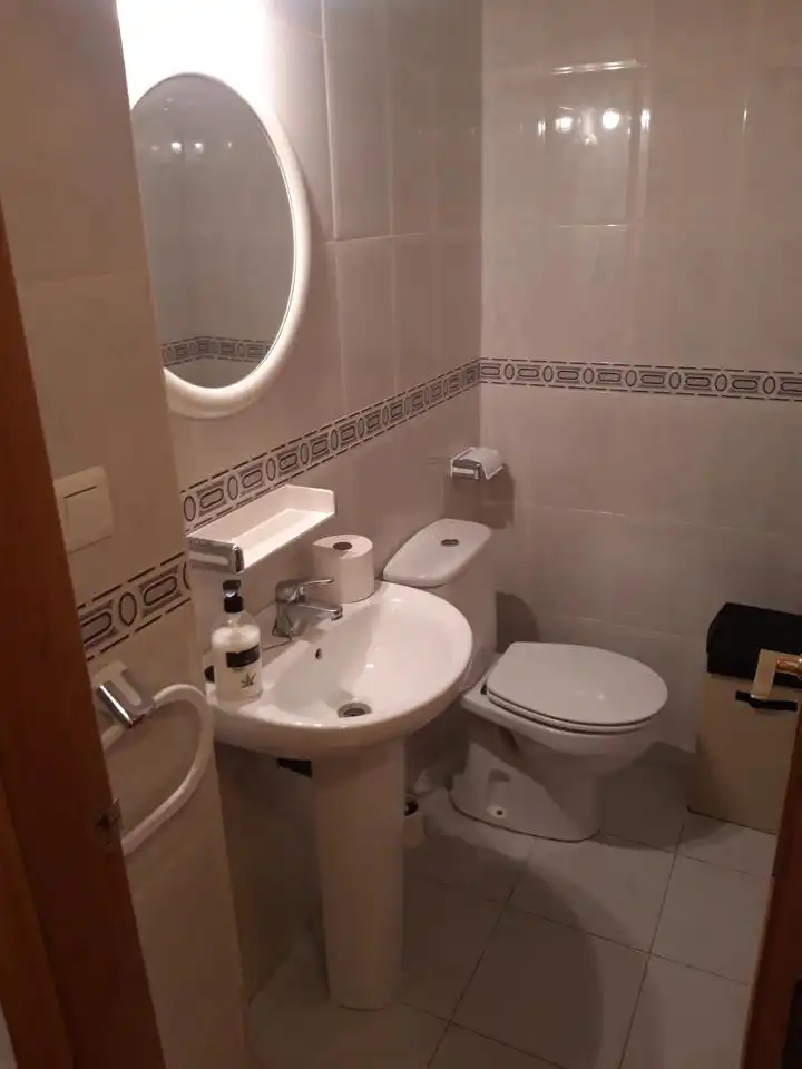 Baño de Piso de alquiler en Tarragona con Aire acondicionado, Terraza y Trastero
